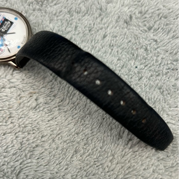 Disney Store 1990’s Cast Member Watch - Picture 3 of 12